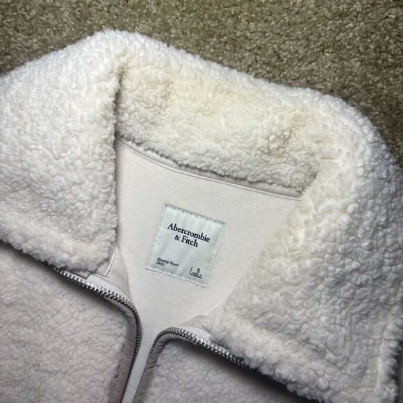 Size Small Abercrombie & Fitch White Sherpa Fleece Full Zip Jacket - Picture 2 of 6